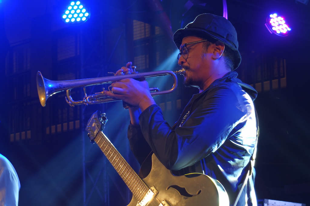 Pertunjukan Banyak Bonus dari Sore